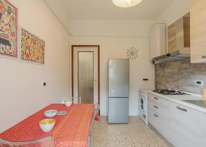 Lovely & Quiet - With Balcony & Parking