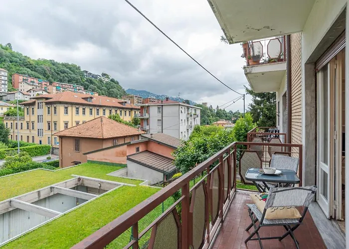 Lovely & Quiet - With Balcony & Parking *