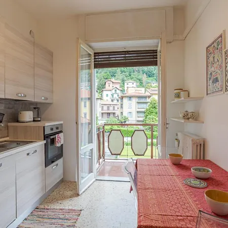 Apartment Lovely & Quiet - With Balcony & Parking Como