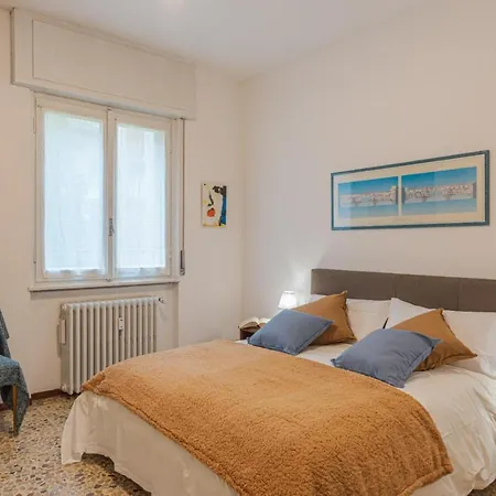 Lovely & Quiet - With Balcony & Parking