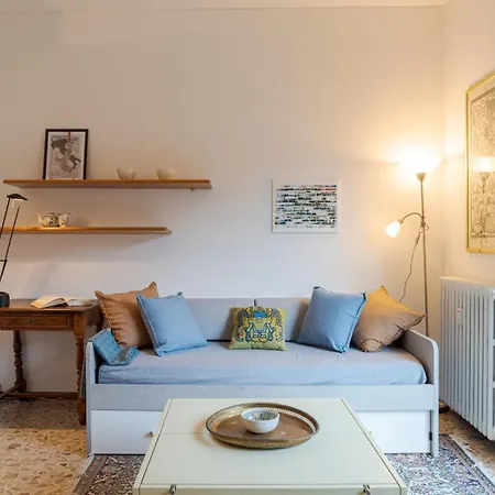 Lovely & Quiet - With Balcony & Parking