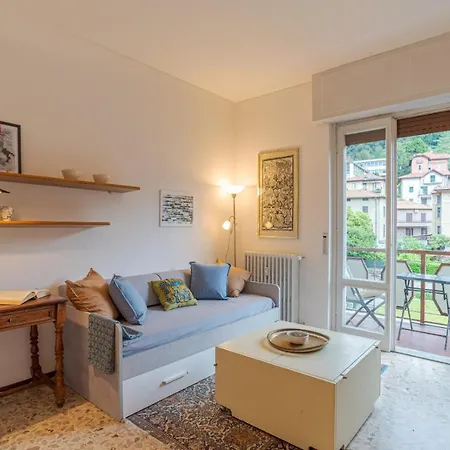 Lovely & Quiet - With Balcony & Parking 科莫