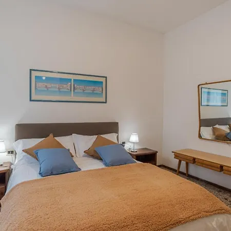 Lovely & Quiet - With Balcony & Parking *