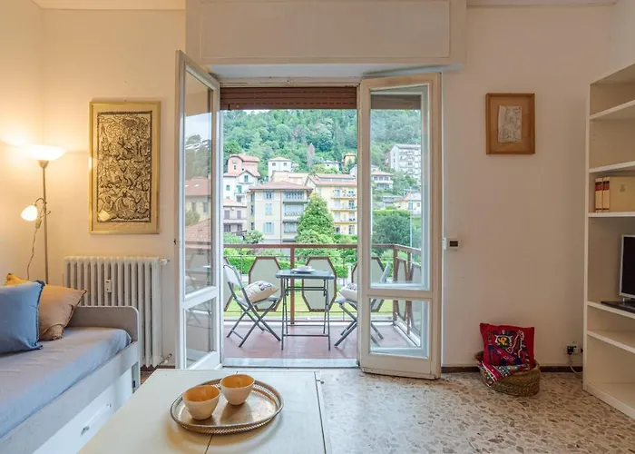 Lovely & Quiet - With Balcony & Parking