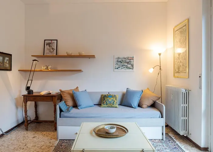 Lovely & Quiet - With Balcony & Parking