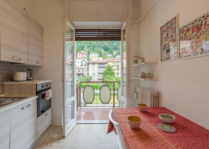 Lovely & Quiet - With Balcony & Parking Como