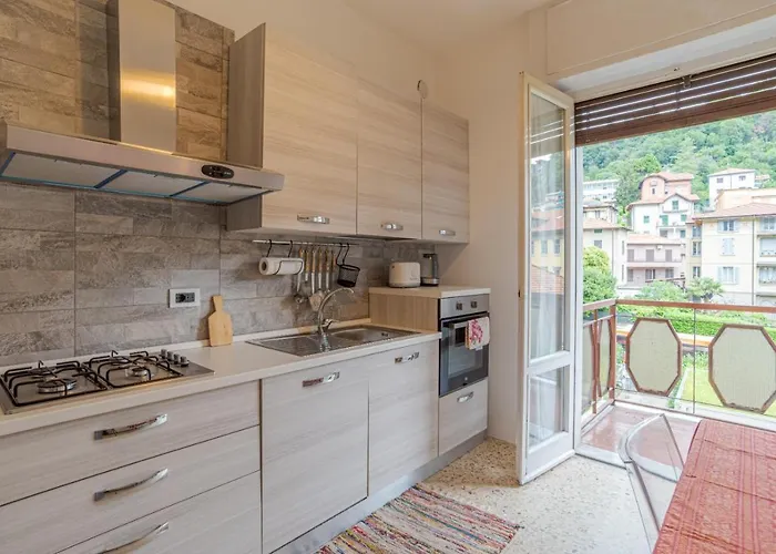 Lovely & Quiet - With Balcony & Parking * Como