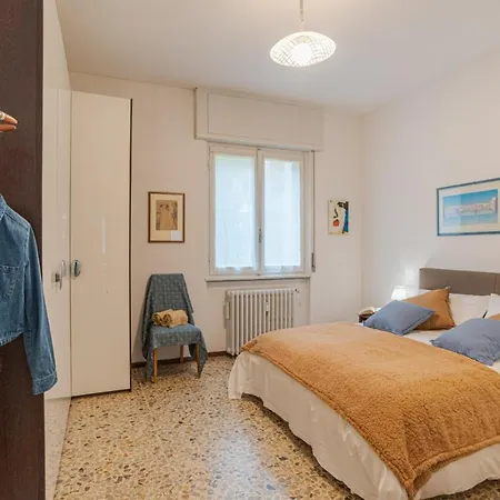 Lovely & Quiet - With Balcony & Parking * קומו