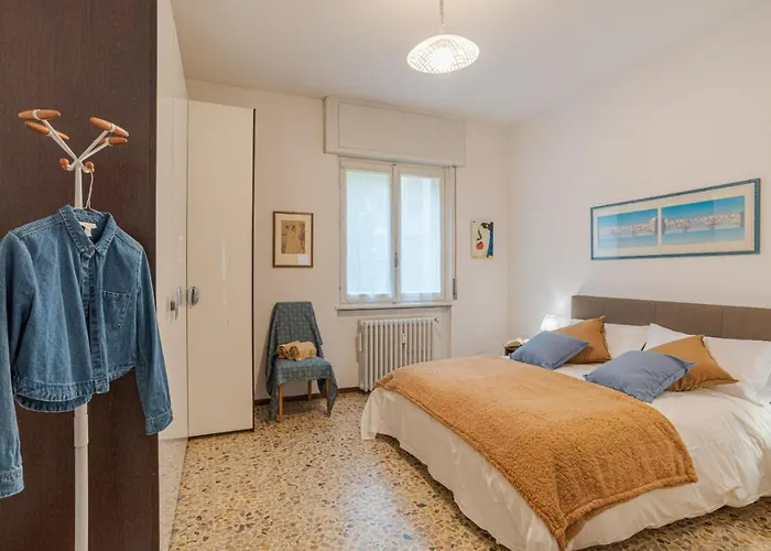 Lovely & Quiet - With Balcony & Parking * Como