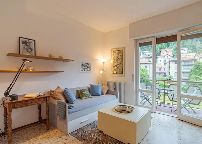 Lovely & Quiet - With Balcony & Parking Como